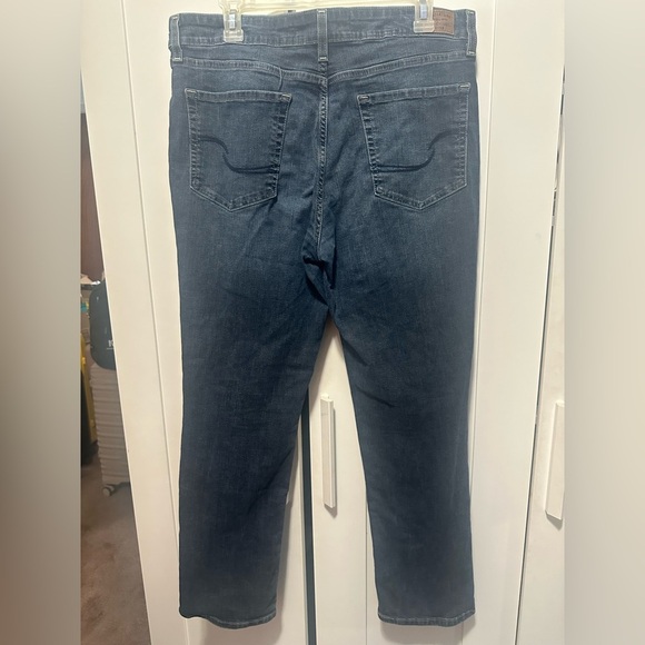 Levi's Signature Gold Totally Shaping Straight Jeans Size 32 Inseam 27” - Picture 5 of 8